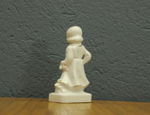 porcelanowa figura dziewczynka 2ee